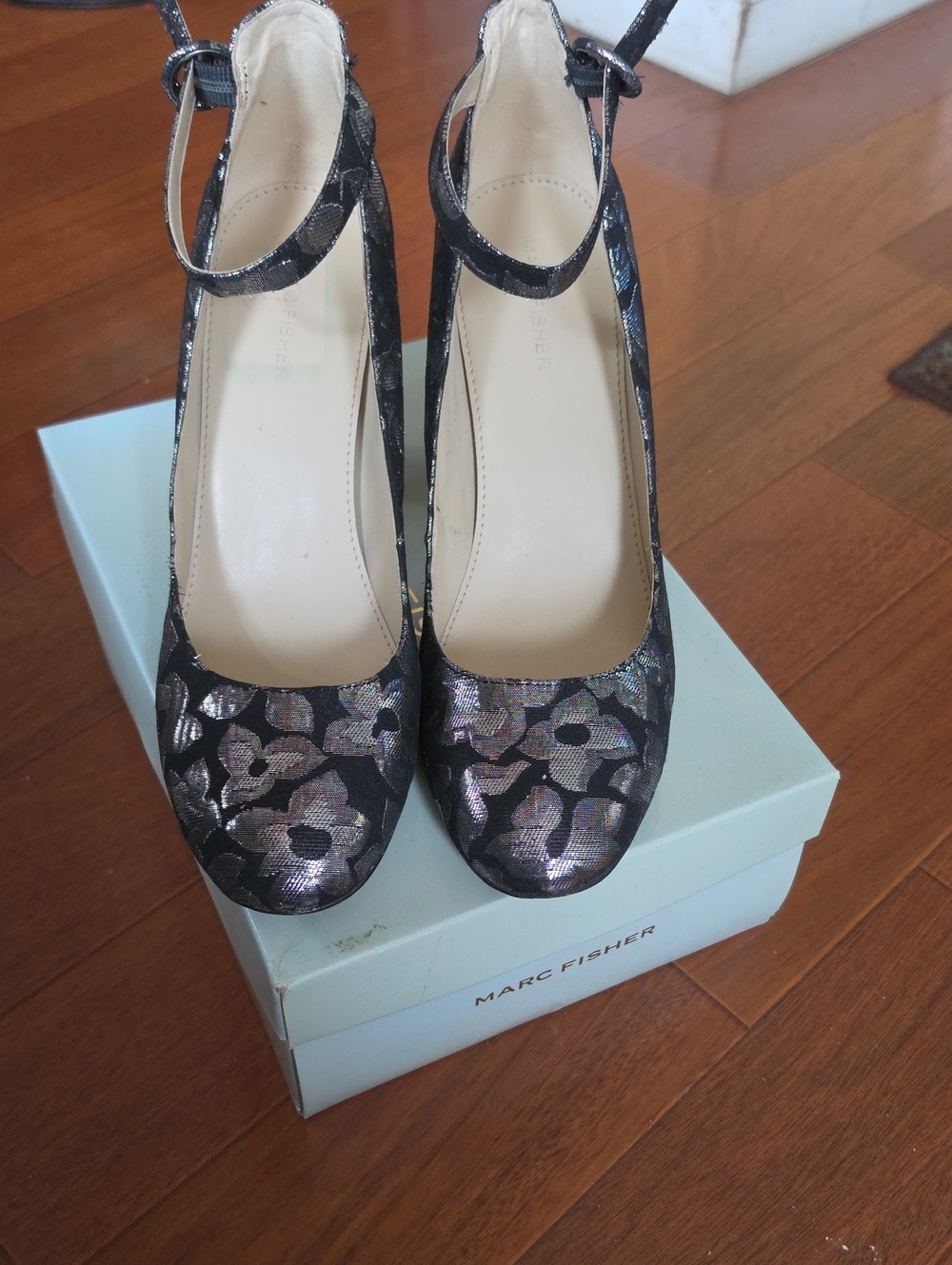 Marc Fisher Black and Metallic Floral T-Strap Heels Sz 11